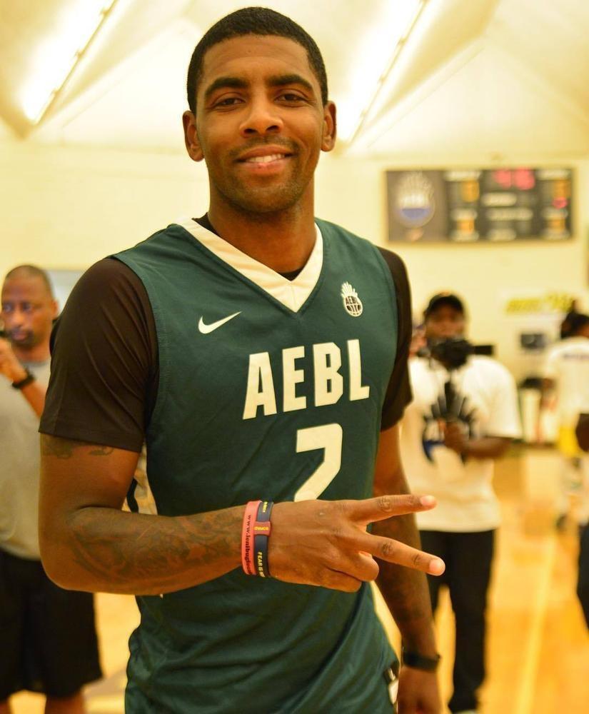 独领风骚，目前欧冠前8球队英超占4席，其余四大联赛各出1队（欧冠八强英超占半壁江山，其余四大联赛各一队入围）