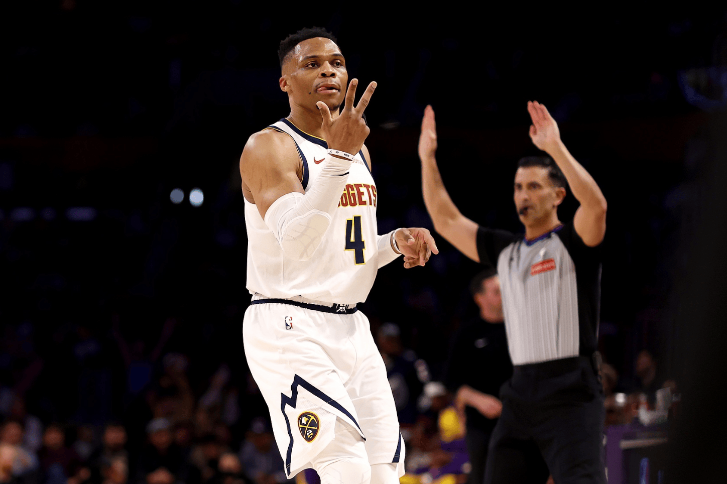 30号再续，弗林蓬社媒展示利物浦新赛季球衣（30号继续沿用，弗林蓬社媒晒利物浦新赛季球衣）