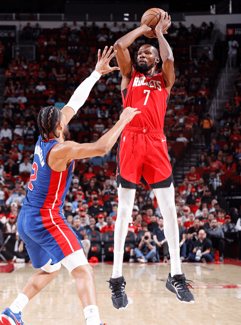 澳超战报：图雷、坎普扎诺建功，悉尼FC2-1客胜中岸水手（图雷、坎普扎诺先后破门，悉尼FC客场2-1力克中岸水手）