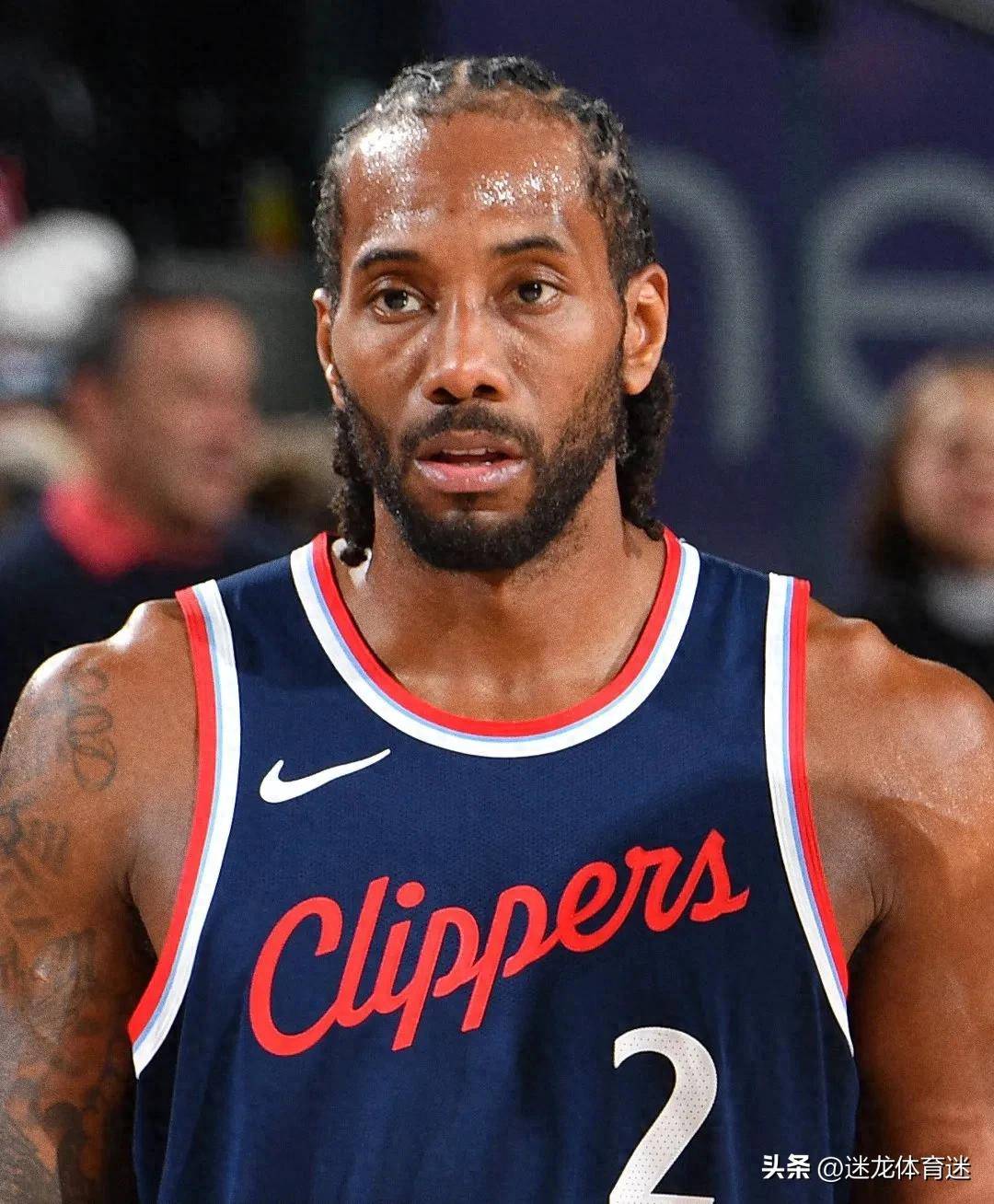 球队双核联手打爆对手（球队双子星合璧横扫对手）