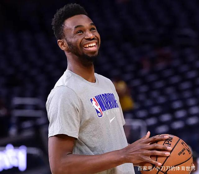 齐达内访华与樊振东互动，展现球技，赞其乒乓球成就，两人友好交流，共话皇马。（齐达内访华与樊振东同台互动，秀球技点赞其乒乓成就，友好交流共话皇马）