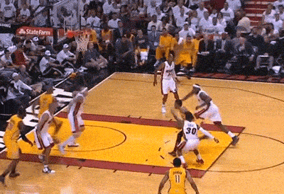 克里斯替补登场仅一分钟，就为我们扳平了比分！（克里斯替补一分钟建功，助球队扳平比分！）