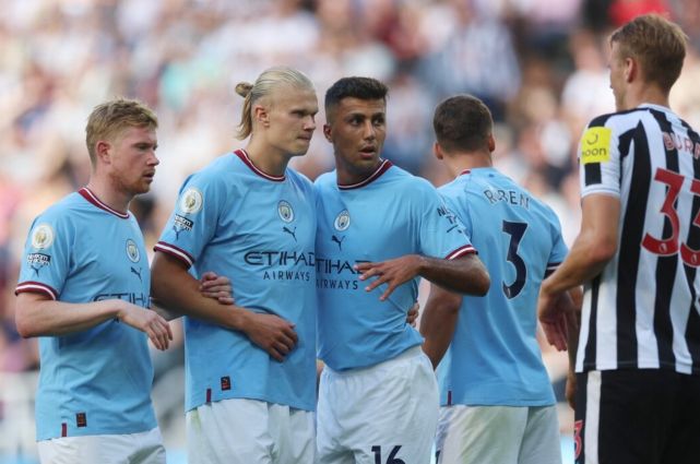 庆祝苏超夺冠，泰州市委书记与泰州队球员合唱《歌唱祖国》（苏超问鼎，泰州市委书记携泰州队合唱《歌唱祖国）