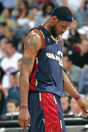 足球足球天才少年迎来国家队首秀，全场最佳（足坛天才少年国家队处子秀，荣膺全场最佳）