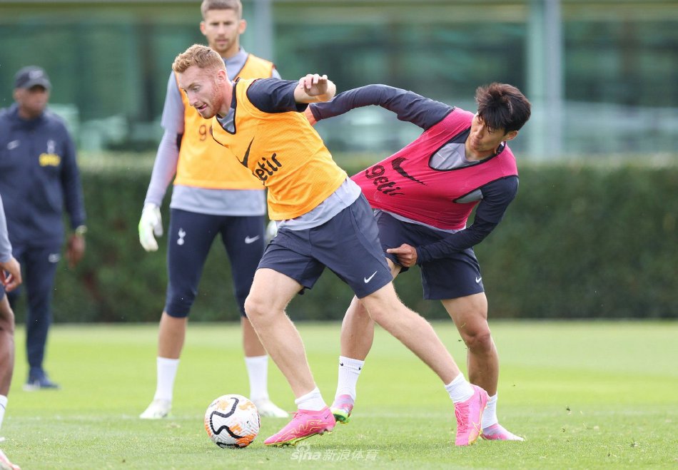 杜兰特高效输出 三节打卡终结悬念（杜兰特火力全开 三节下班锁定胜局）