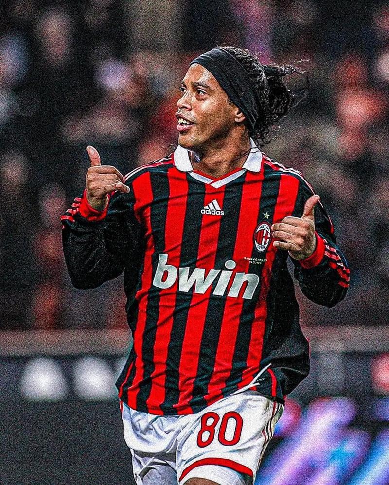 执法有温度，马宁在点球大战结束后，安慰南通队失点队员（马宁点球大战后安慰南通失点球员，诠释温情执法）