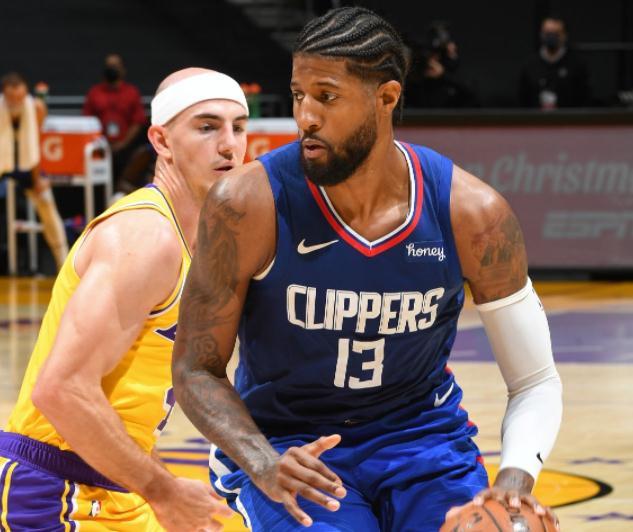 为了赢，你的面相都变了！ 贺希宁在底角用力使相，都快变成布克了（为赢球气质都变了！贺希宁底角强势开火，简直化身布克）