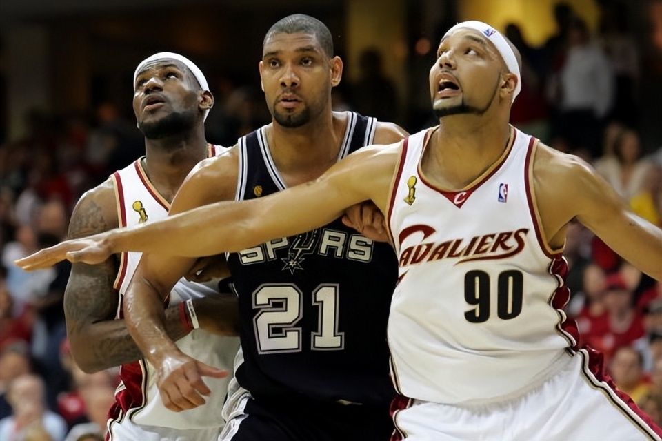 WBC撤销特伦斯·克劳福德世界拳王头衔，因其未支付认证费用，引发争议并导致空缺。（WBC因未缴认证费剥夺特伦斯·克劳福德拳王头衔，争议四起并留空缺）